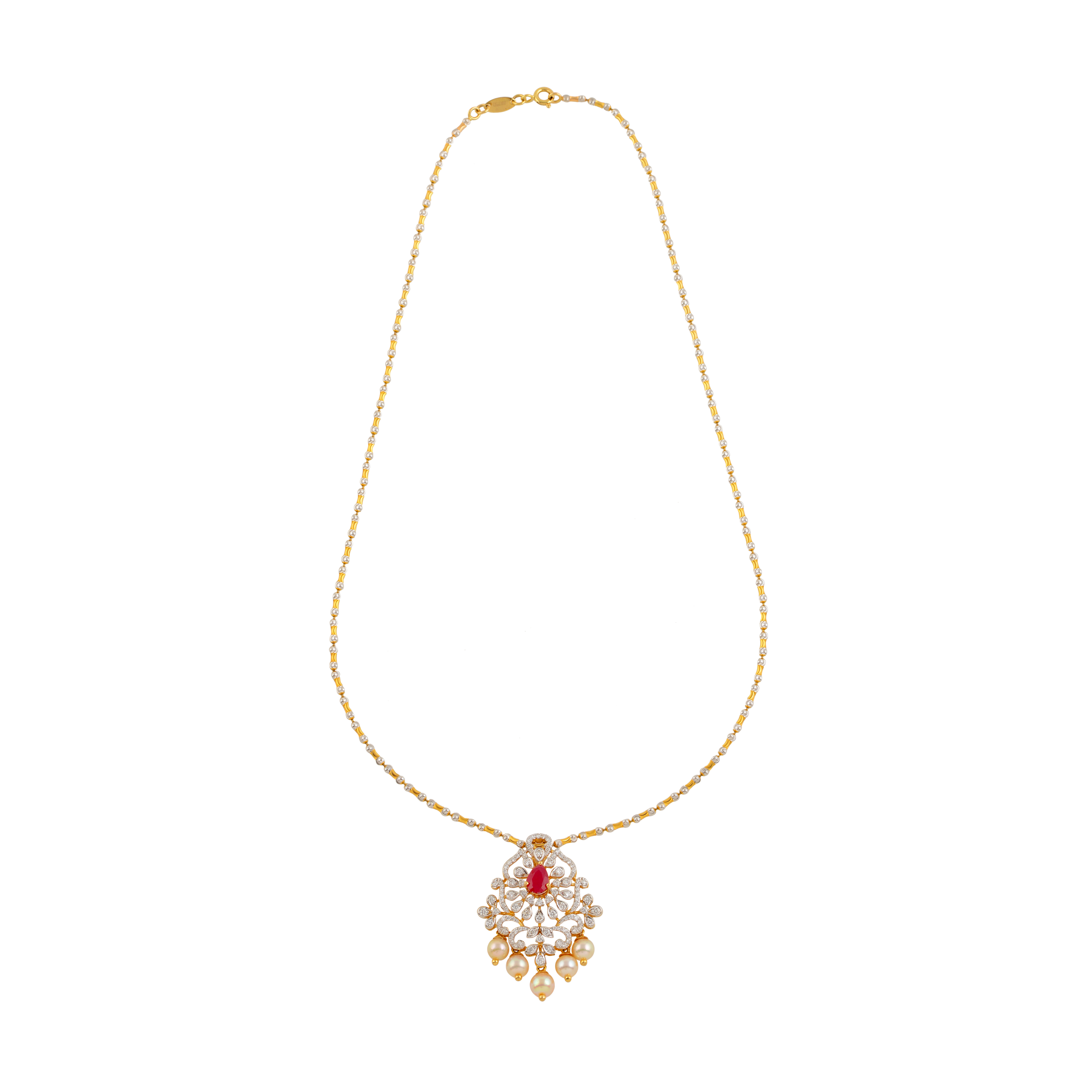 Charming Gold Chain with Classic Pendant