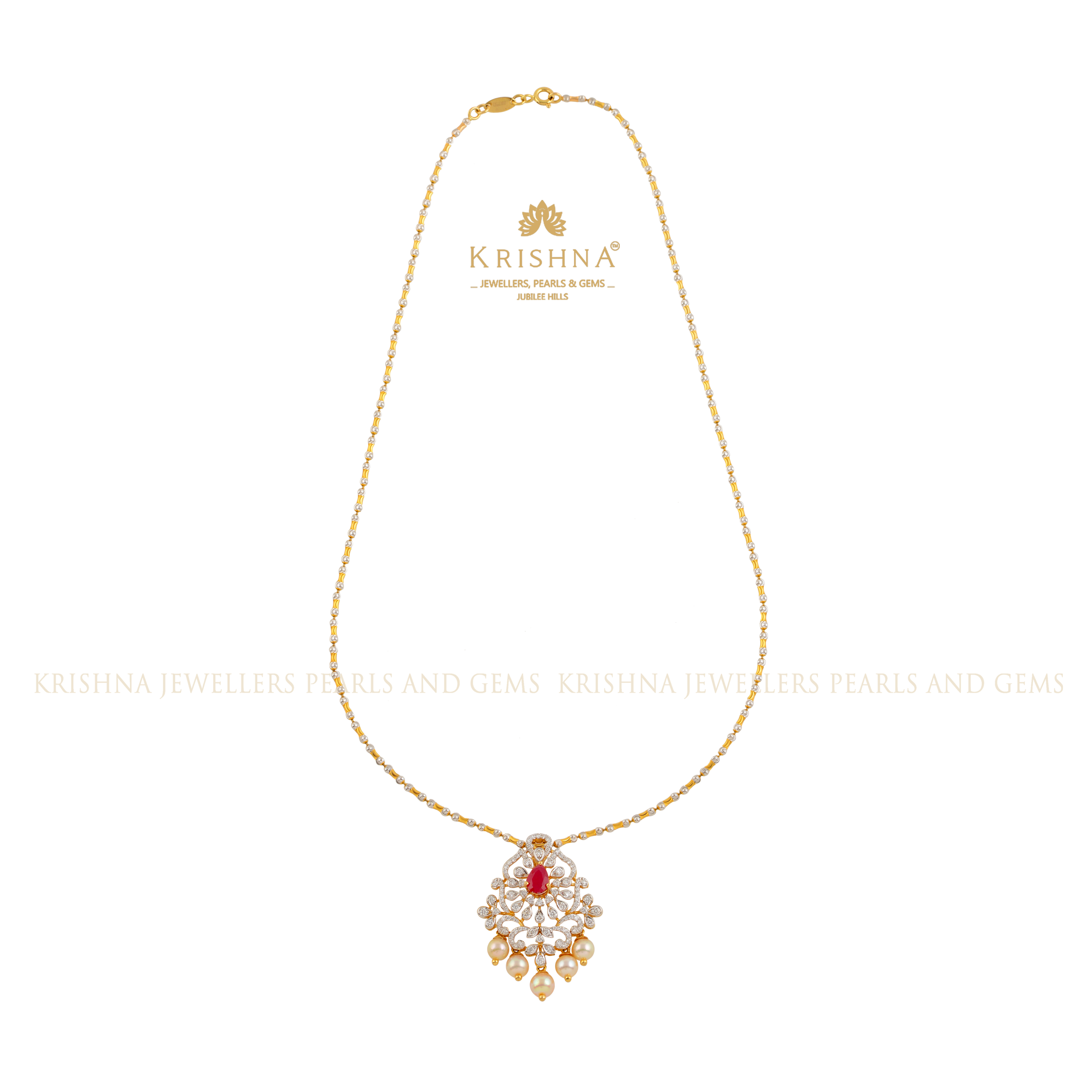 Charming Gold Chain with Classic Pendant