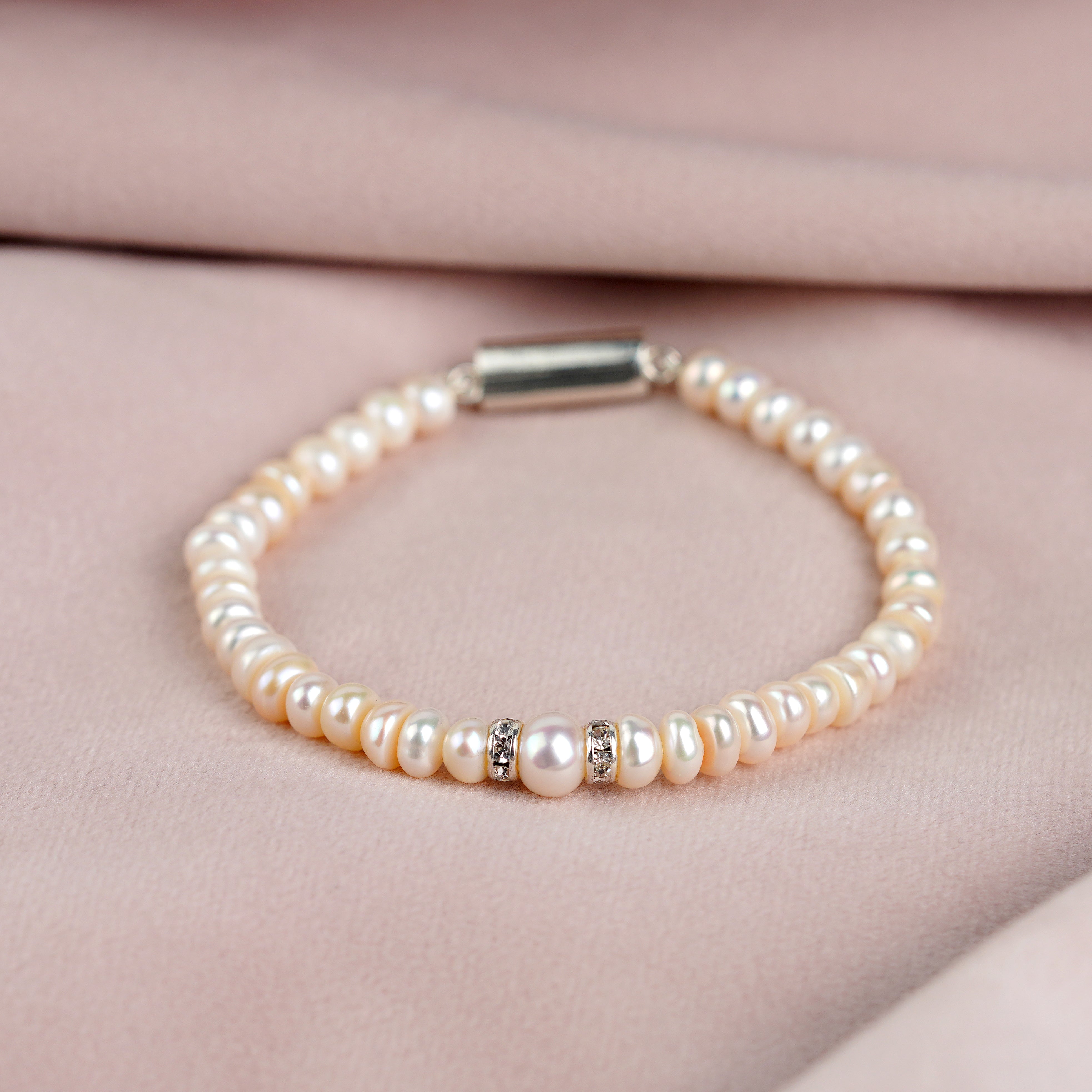 Timeless  White Button Pearl bracelet in Silver