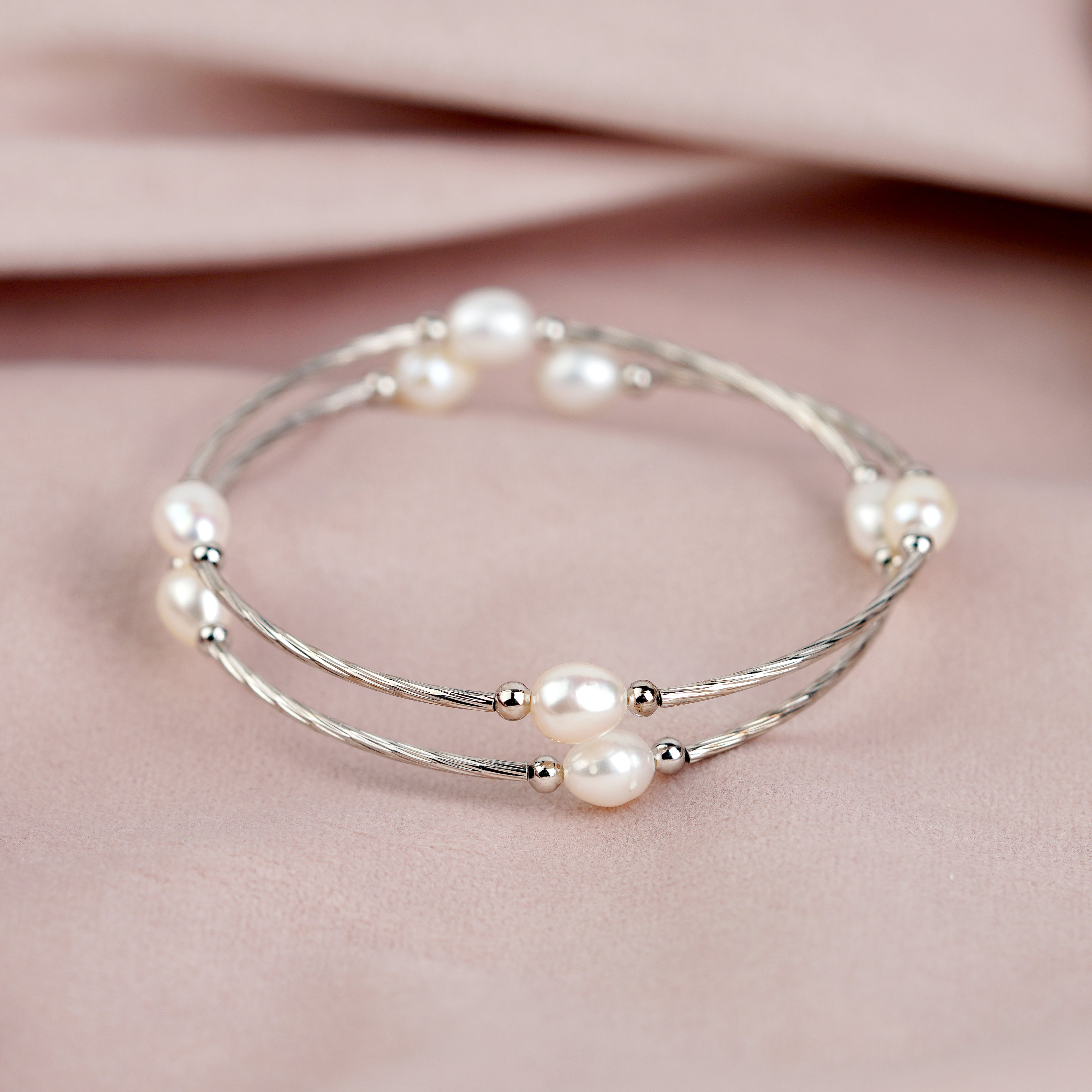 Freshwater White Pearl bracelet in Silver