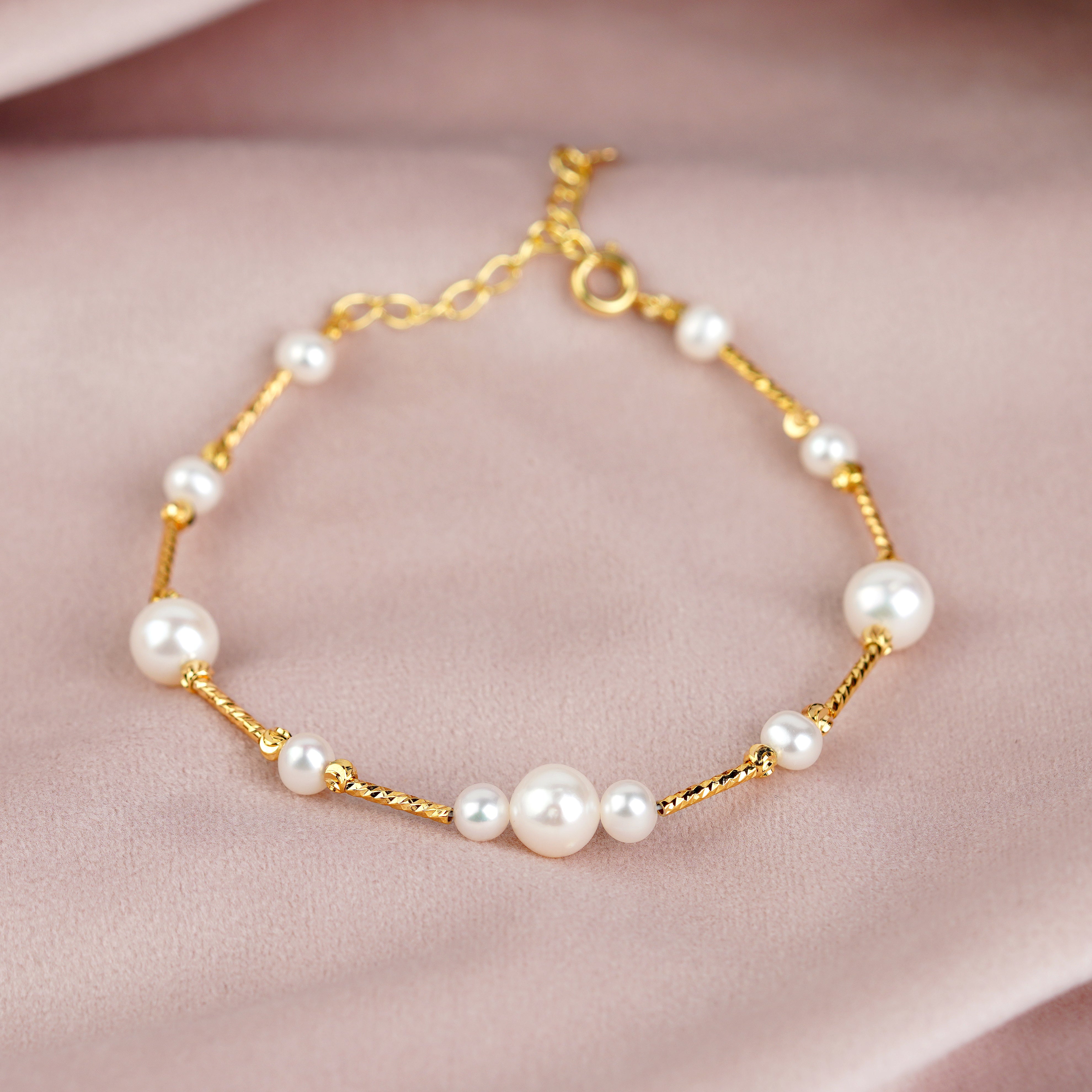 Timeless Freshwater White Pearl bracelet in Silver