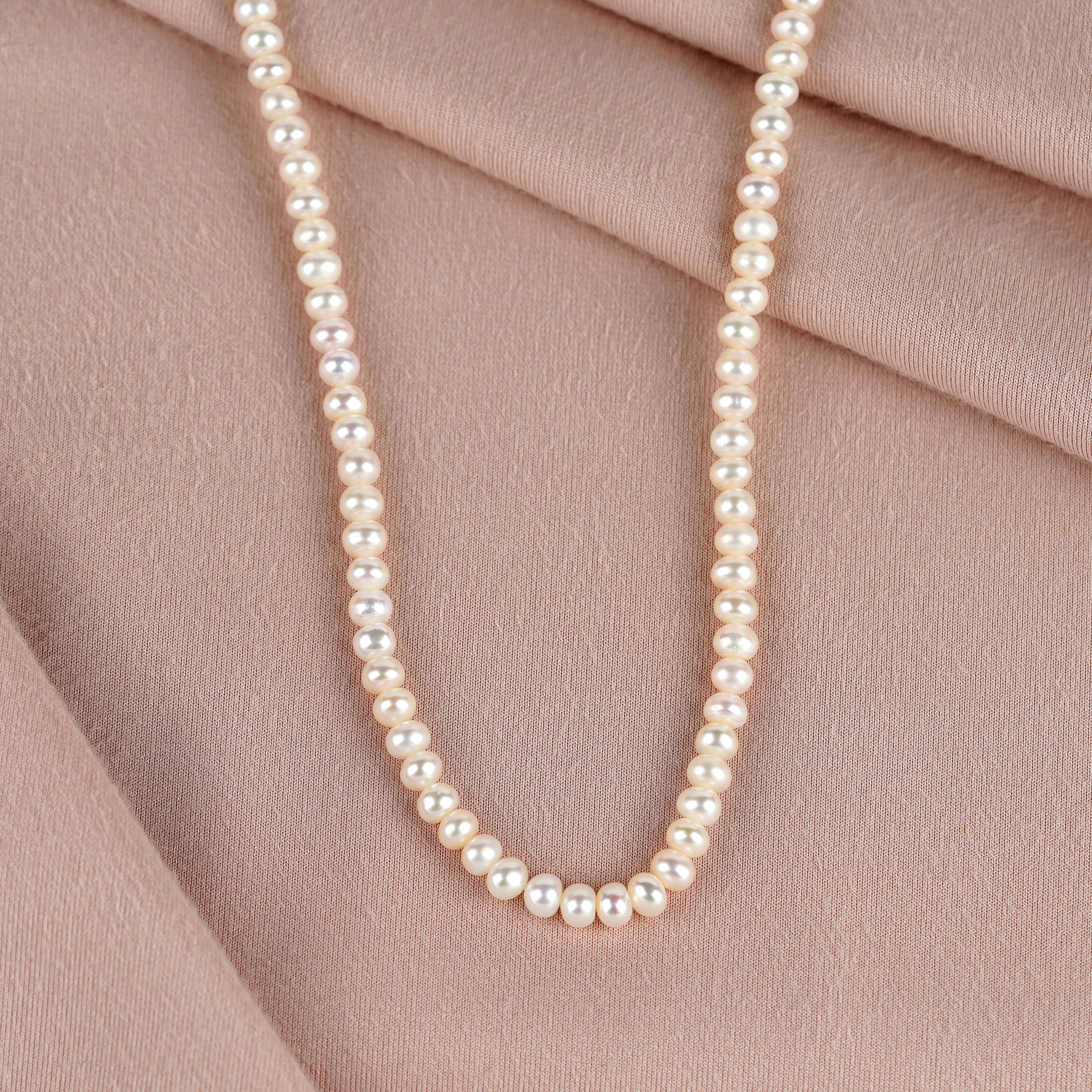 A Radiant White Pearl Button Necklace