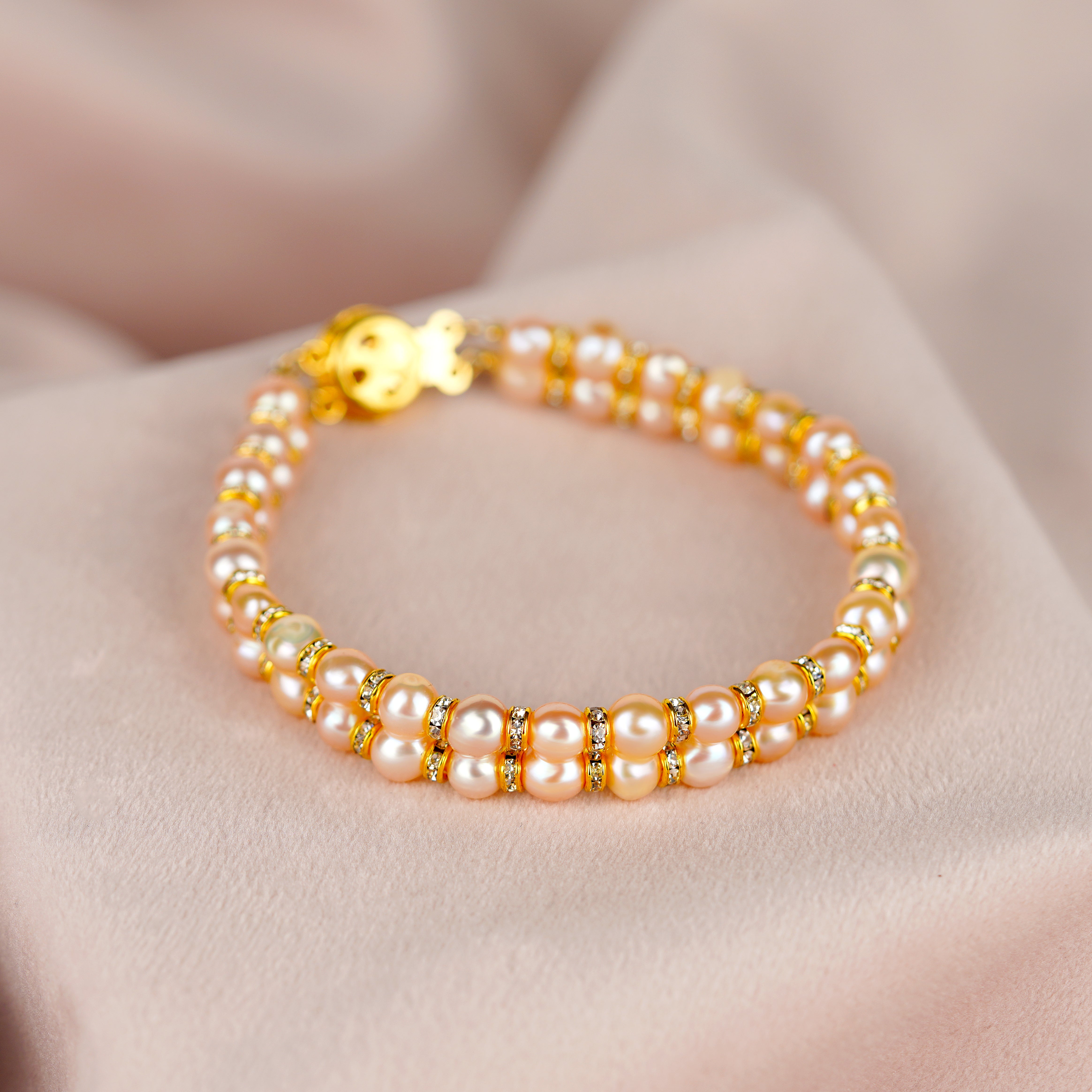 Glowing Regal Round Pearl bracelet