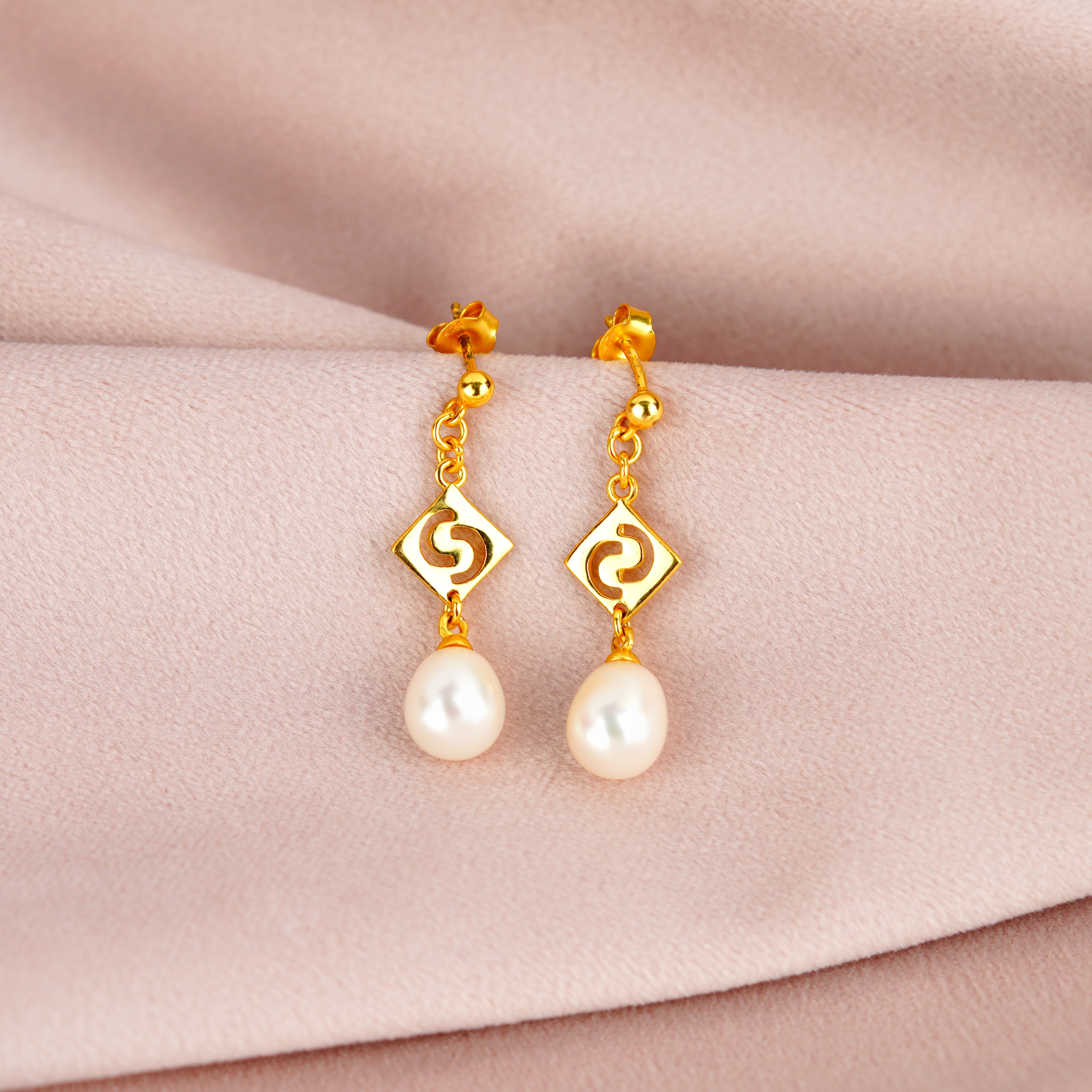 Charming Pearl Drop Earrings