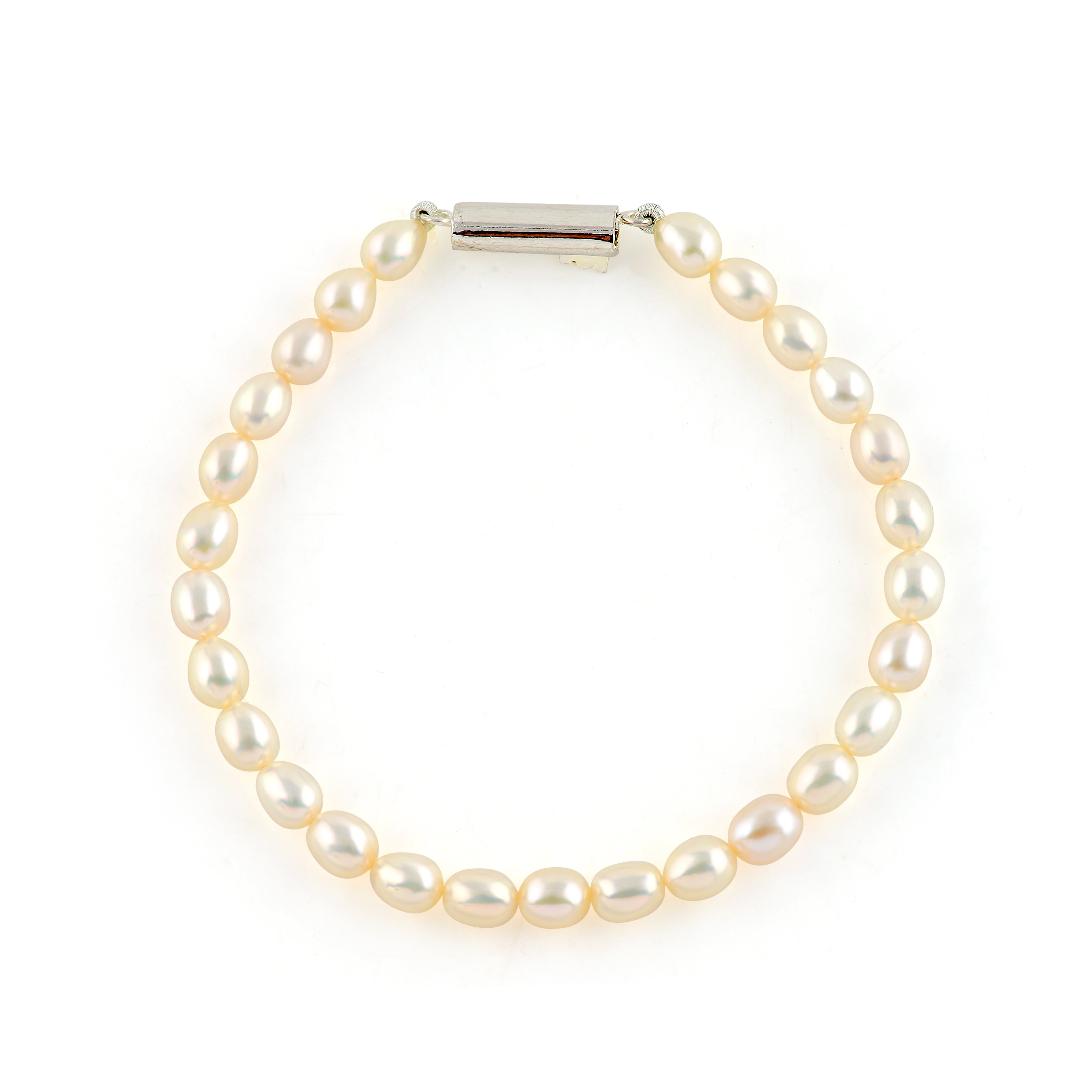 White freshwater pearl bracelet with a silver clasp