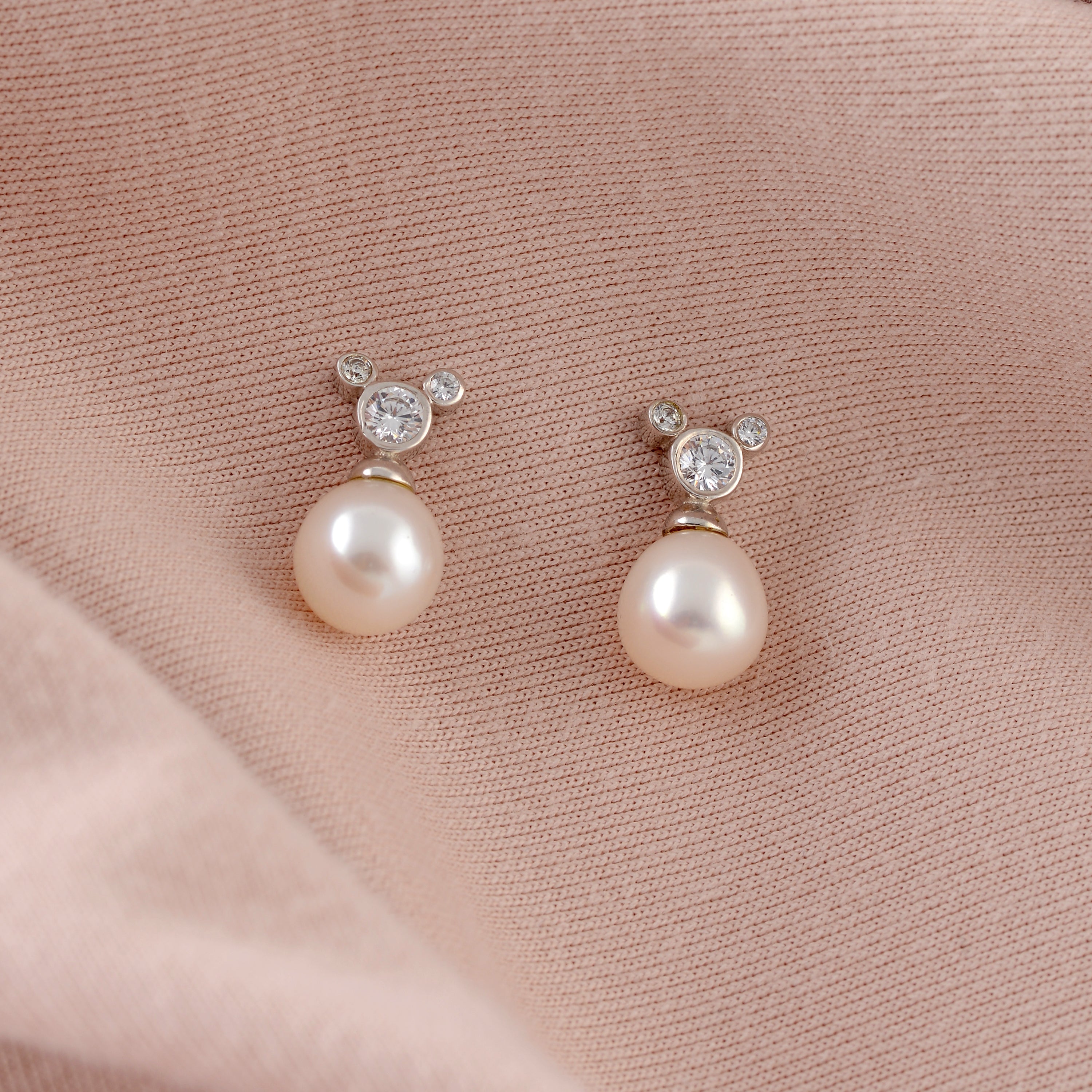Classic Pretty White Pearl Stud Earring