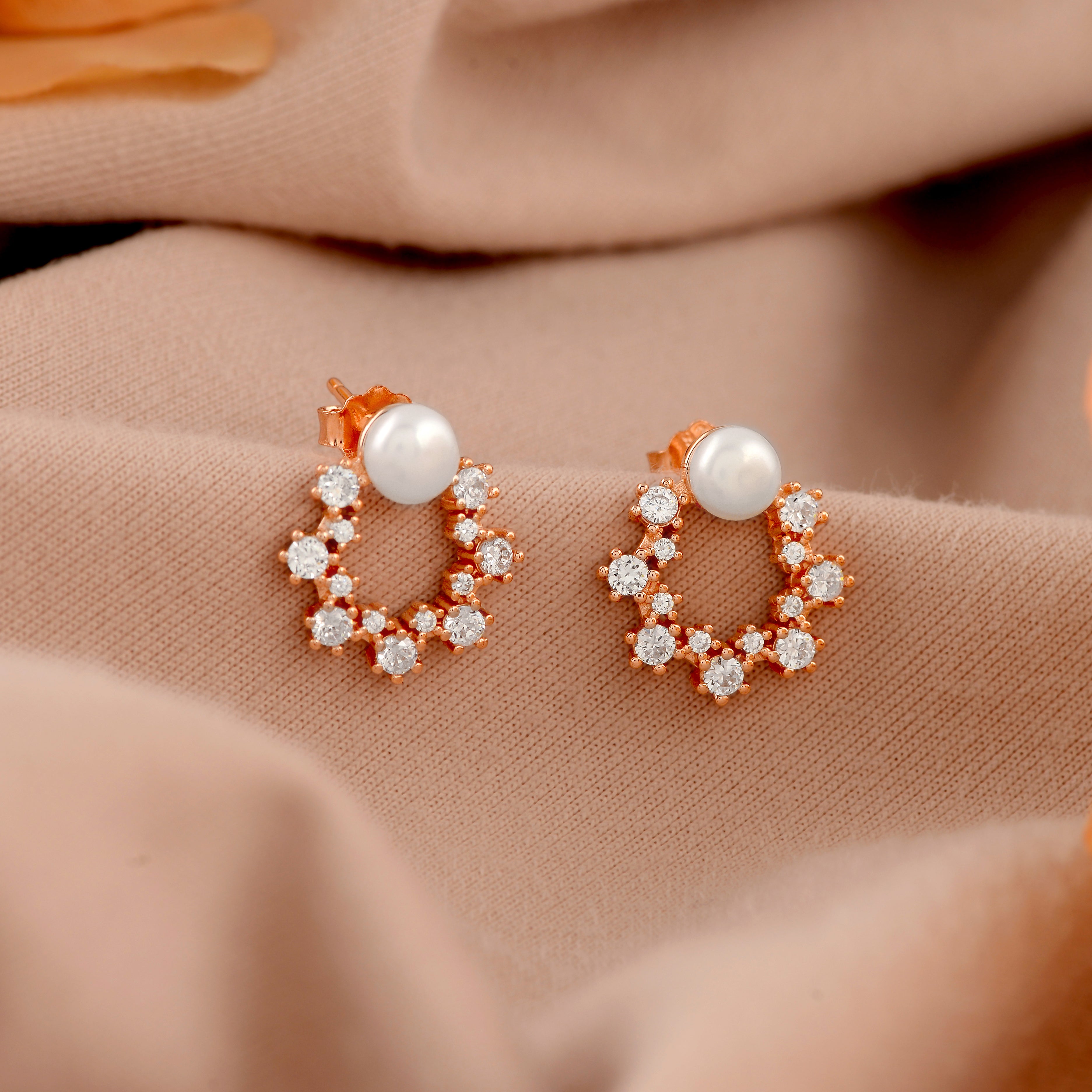 Earrings that bloom with gold and pearls