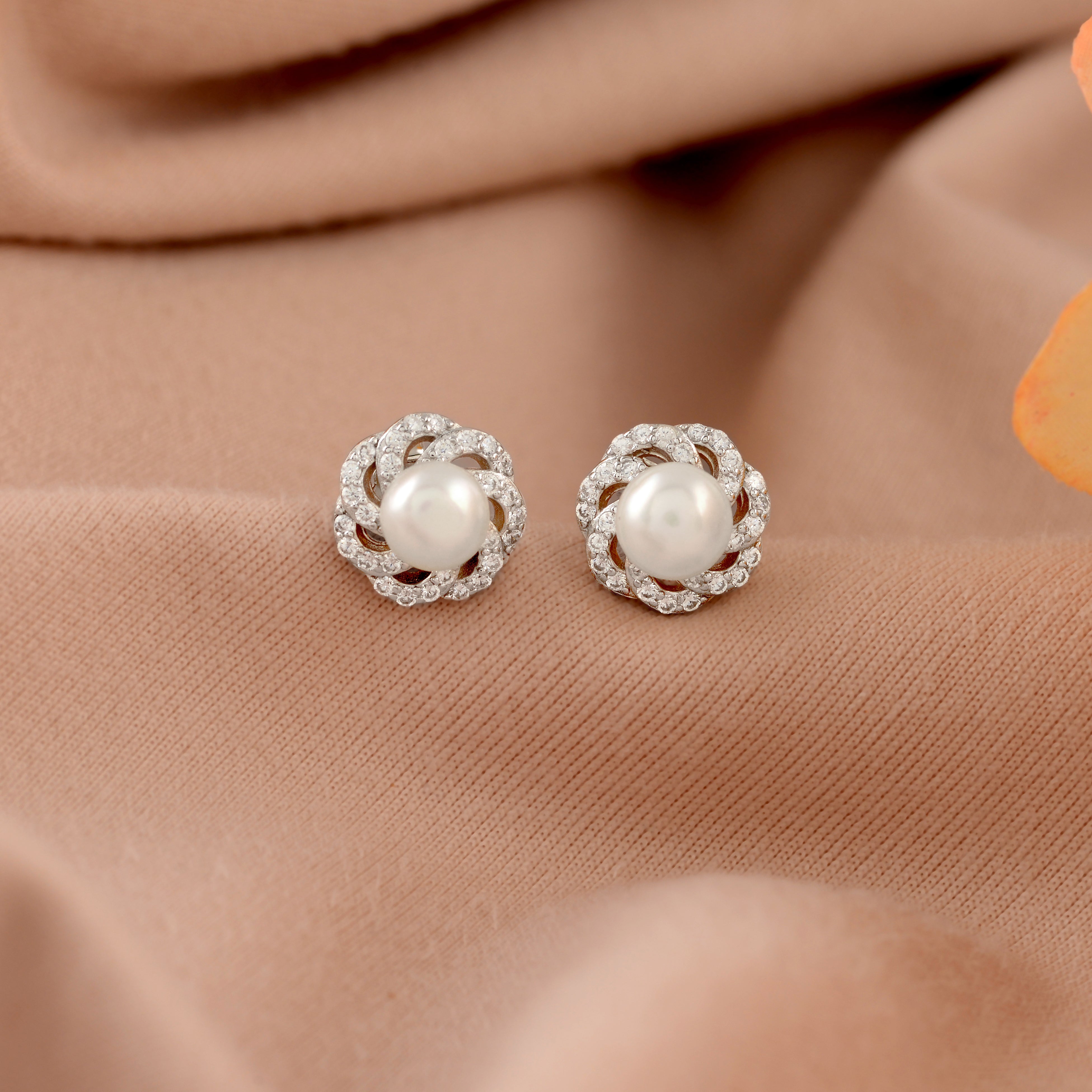 Round silver-plated stud earrings