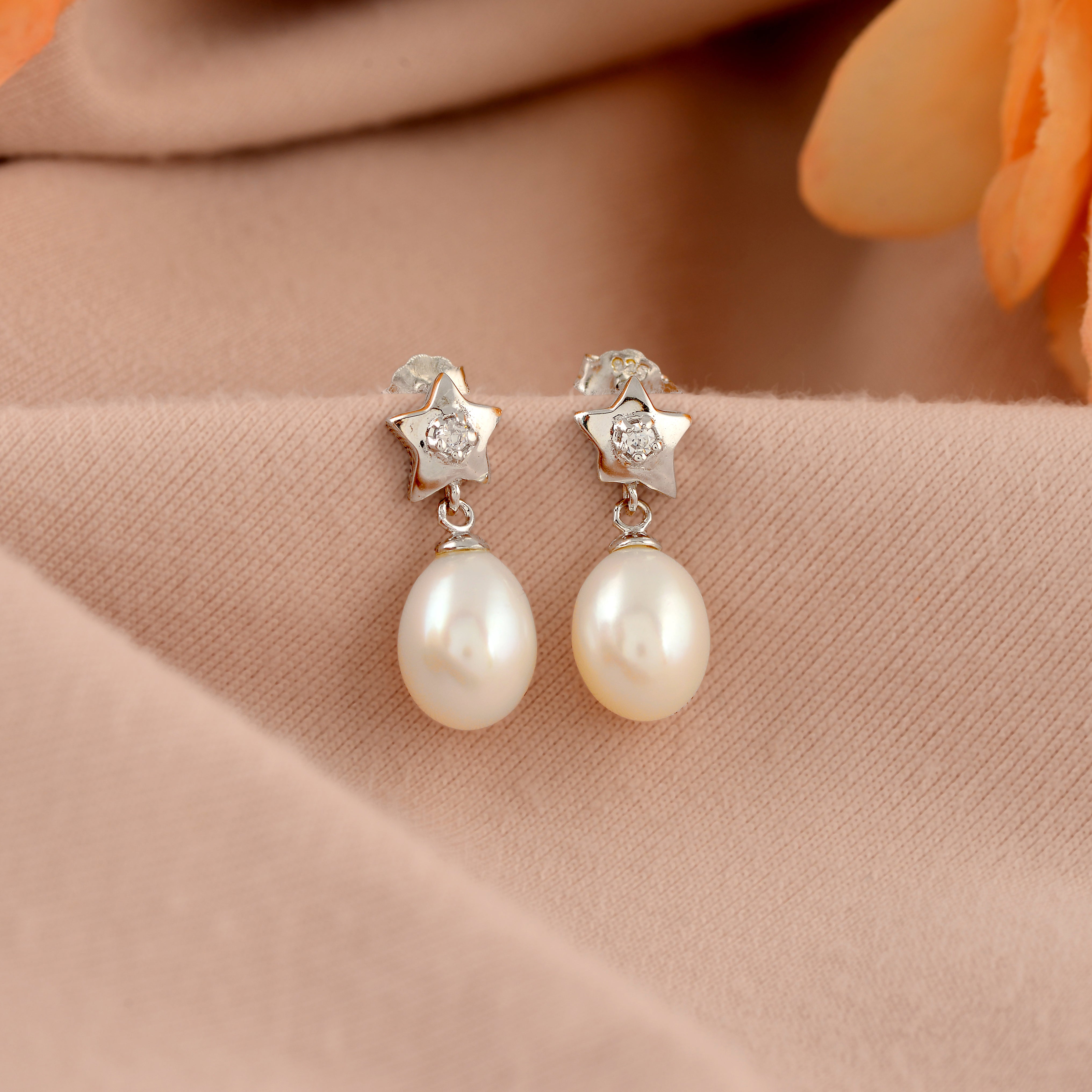 Star earrings with pearl drops