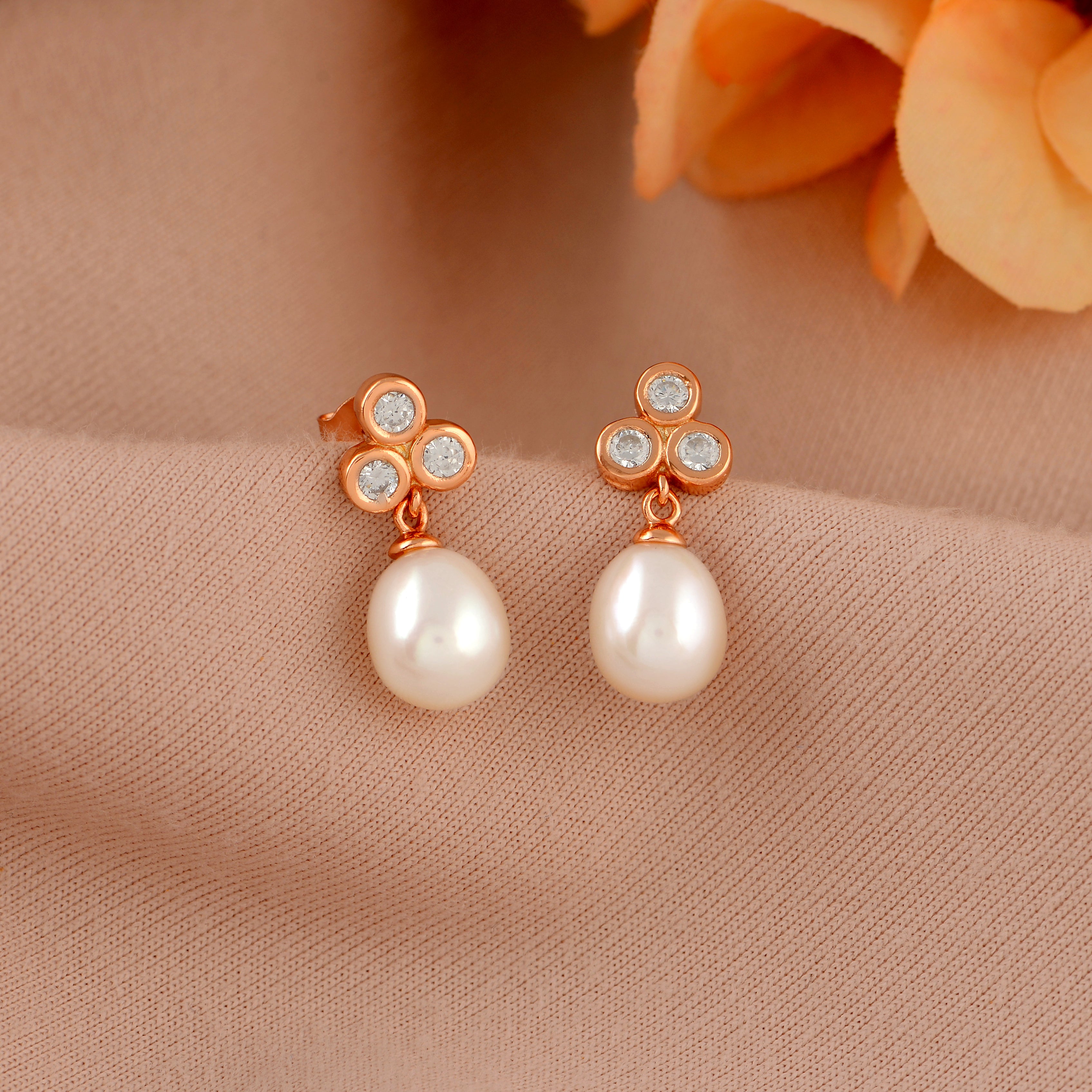 Gold-plated earrings with pearl drops.