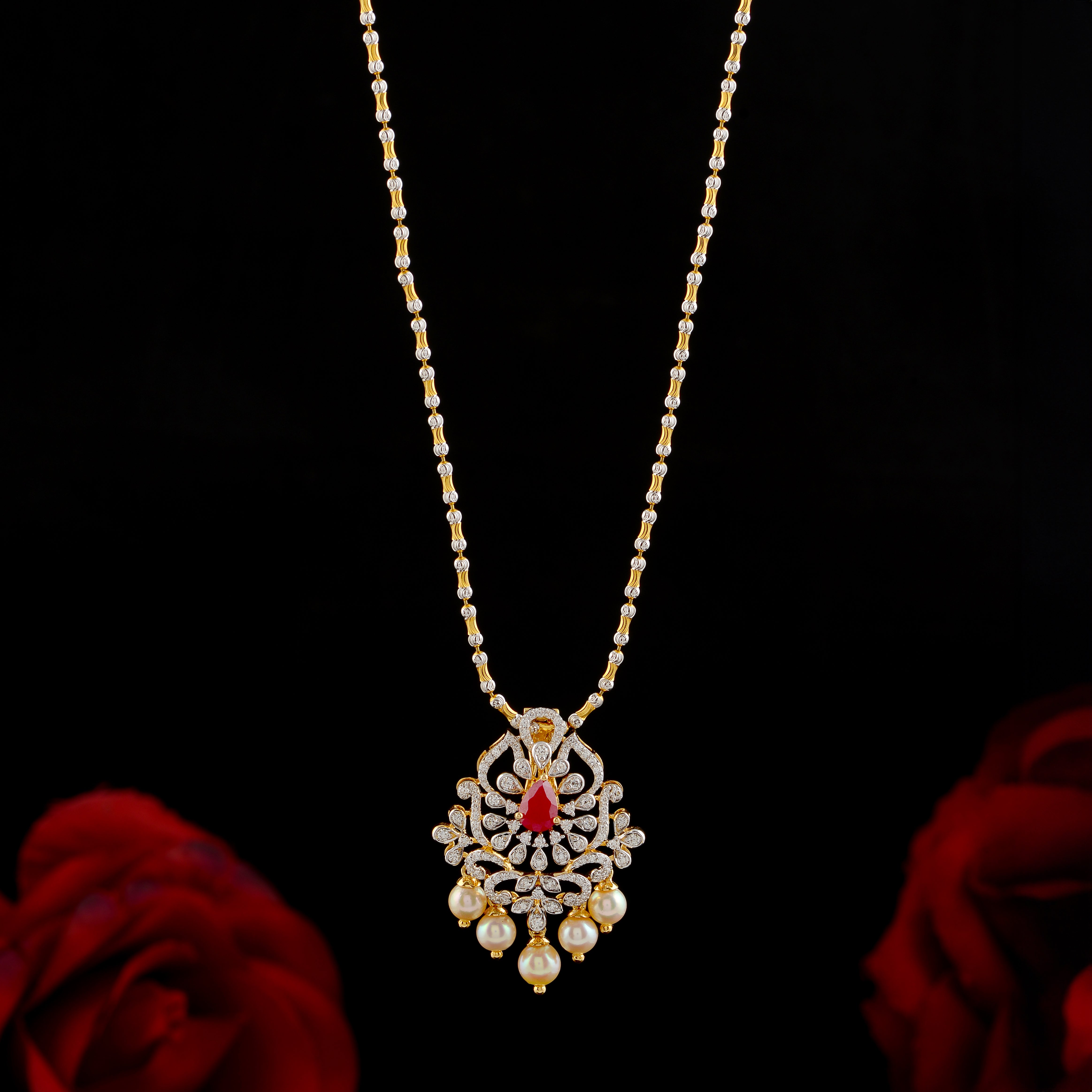 Charming Gold Chain with Classic Pendant