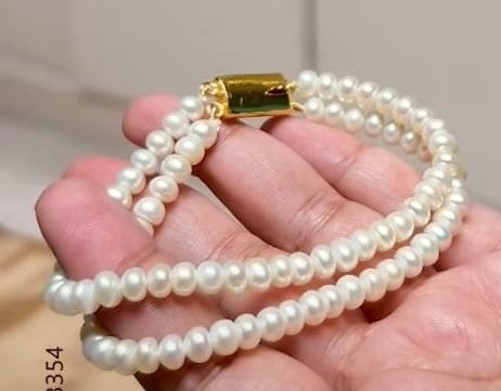 Pearl Bracelet with Gold Polished Clip