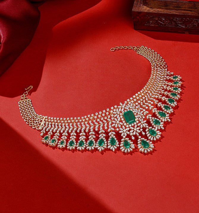 Diamond Necklace in Flower and Leaf Pattern
