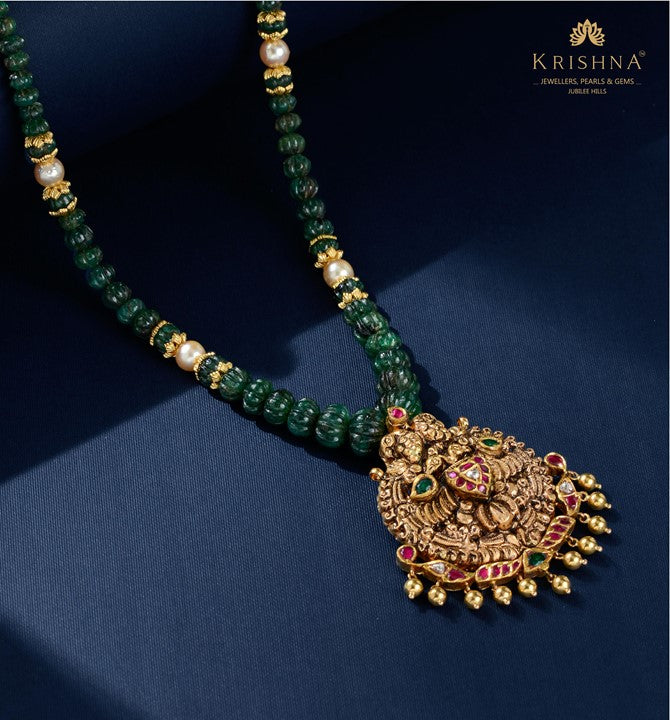 Emerald Beads Necklace in Tarbuj Motif with Gold Pendant