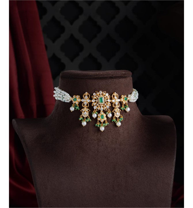 Emerald Pearl Choker in Gold