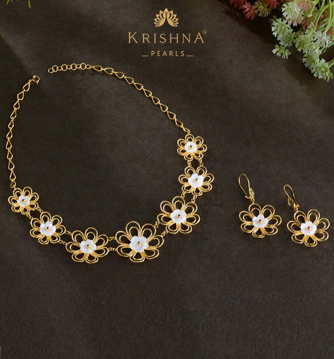 Floral Gold Pearl Necklace Sets