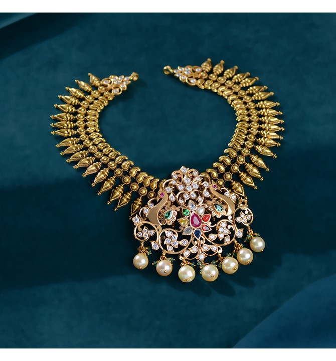 Shanka Motif Gold Necklace
