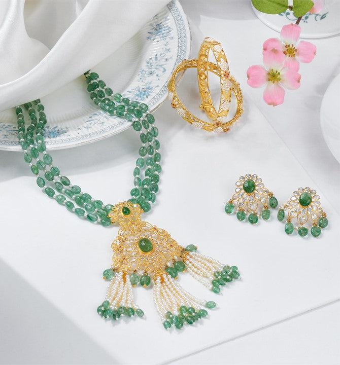 Stylish Pearl and Gold necklace set with Gold Pendant