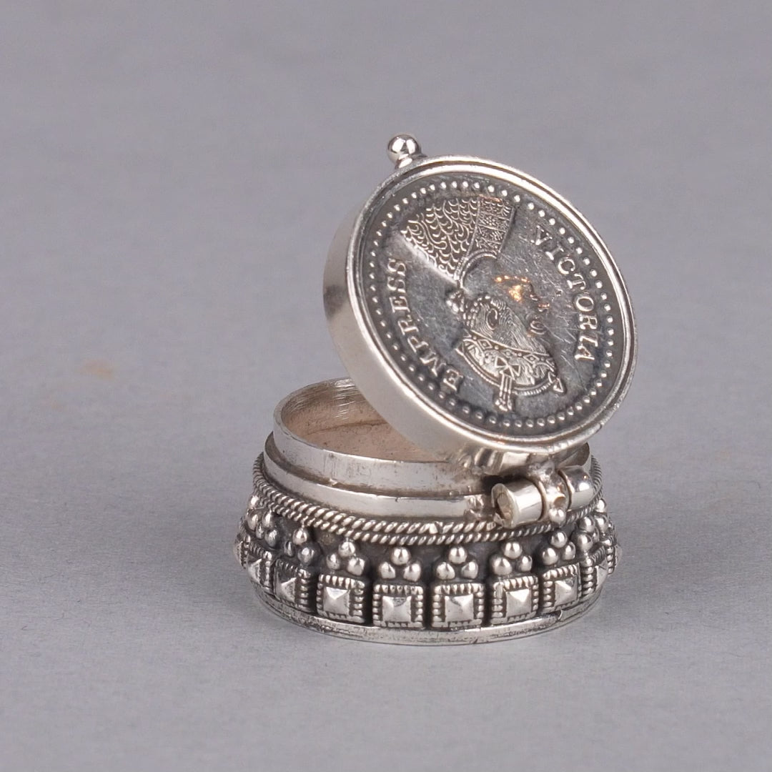 Exquisite Victoria Empress Design Antique Style Kumkum Bharani