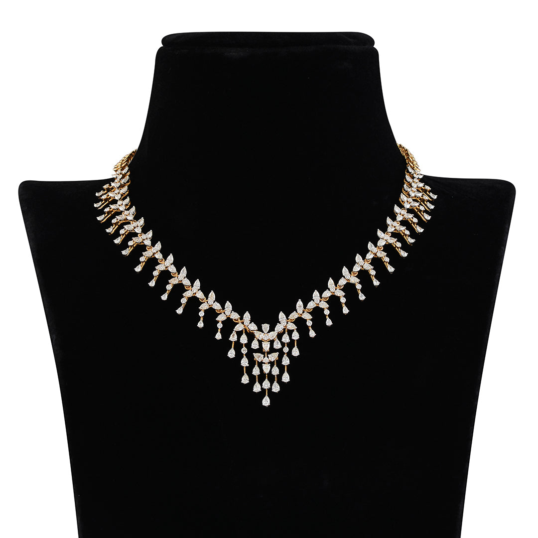 Light weight 18k diamond necklace