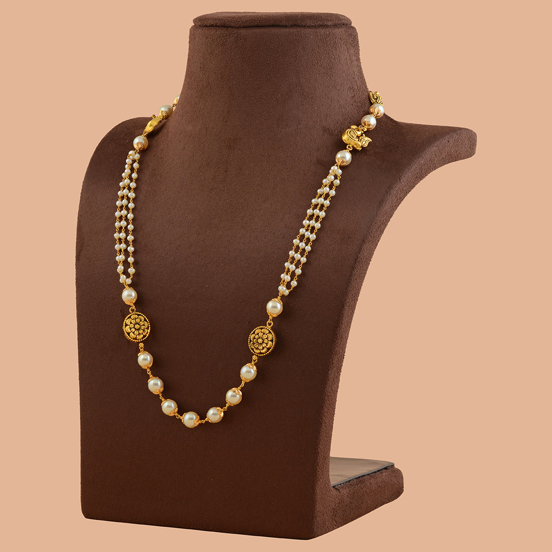 Grandiose Long Pearl Necklace in Gold