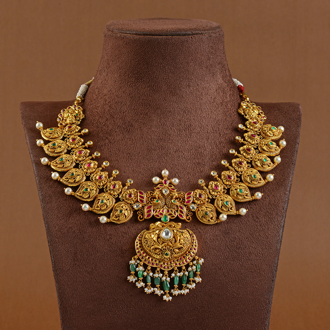 Gold short shop necklace designs