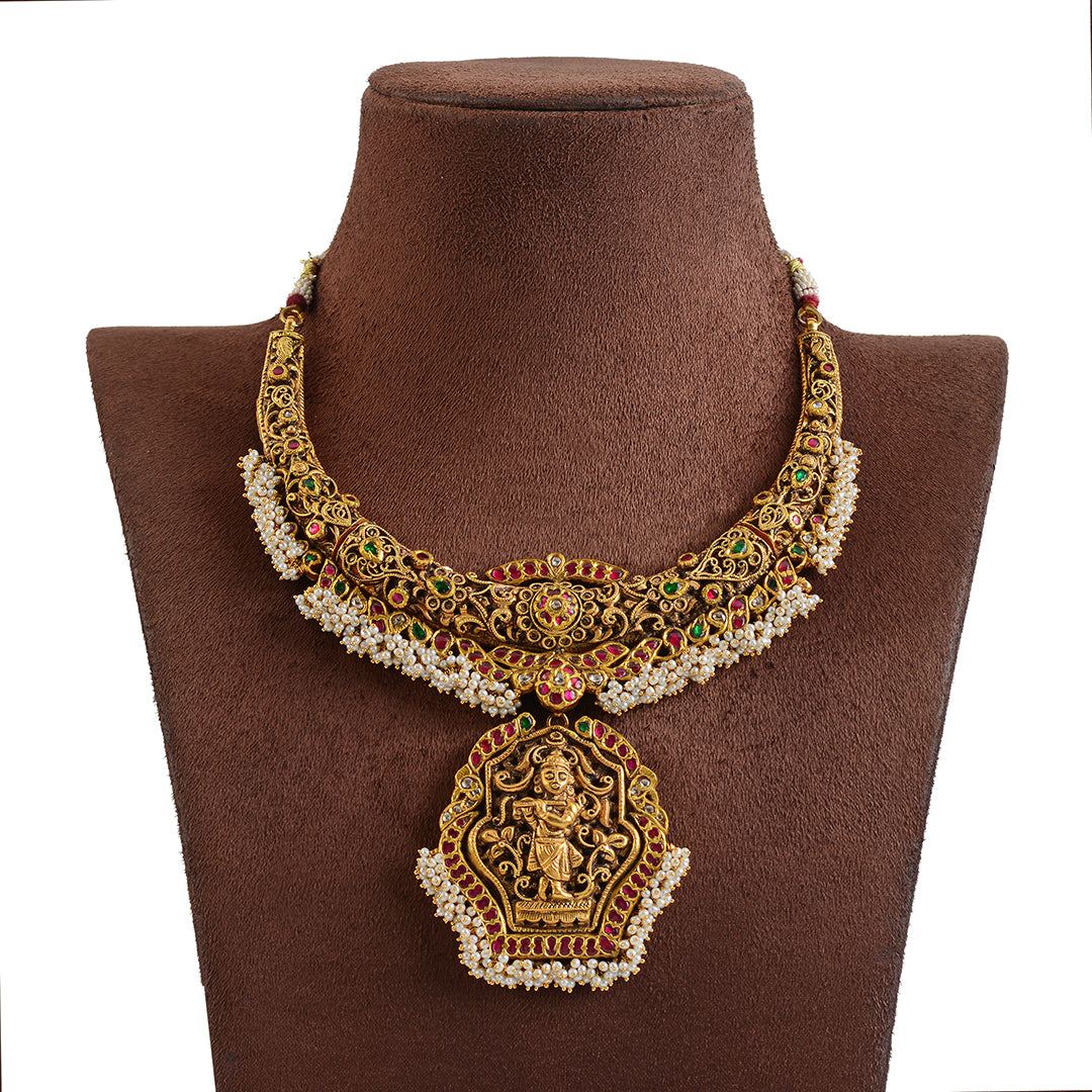 Short necklace hot sale design gold