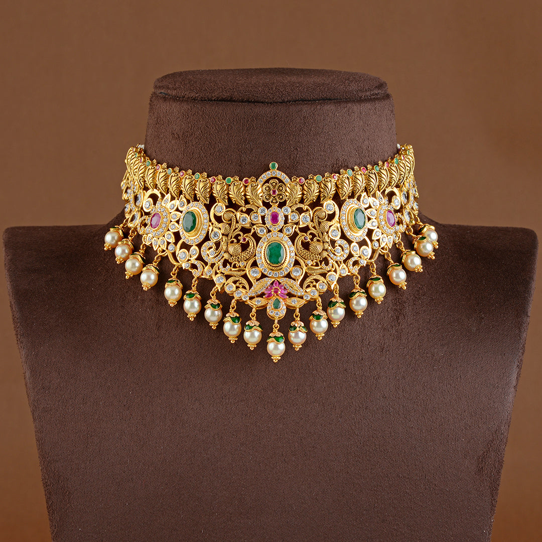 Buy Border Leaf Diamond Necklace Online | CaratLane